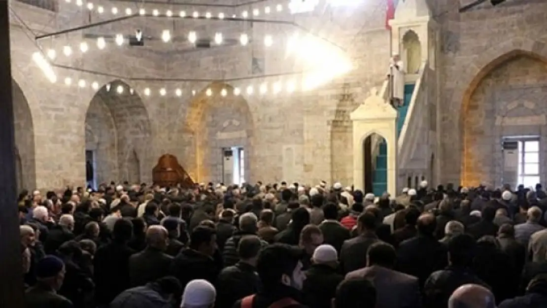 KKTC'de İkinci Bir Emre Kadar Tüm Toplu İbadetler Yasaklandı!