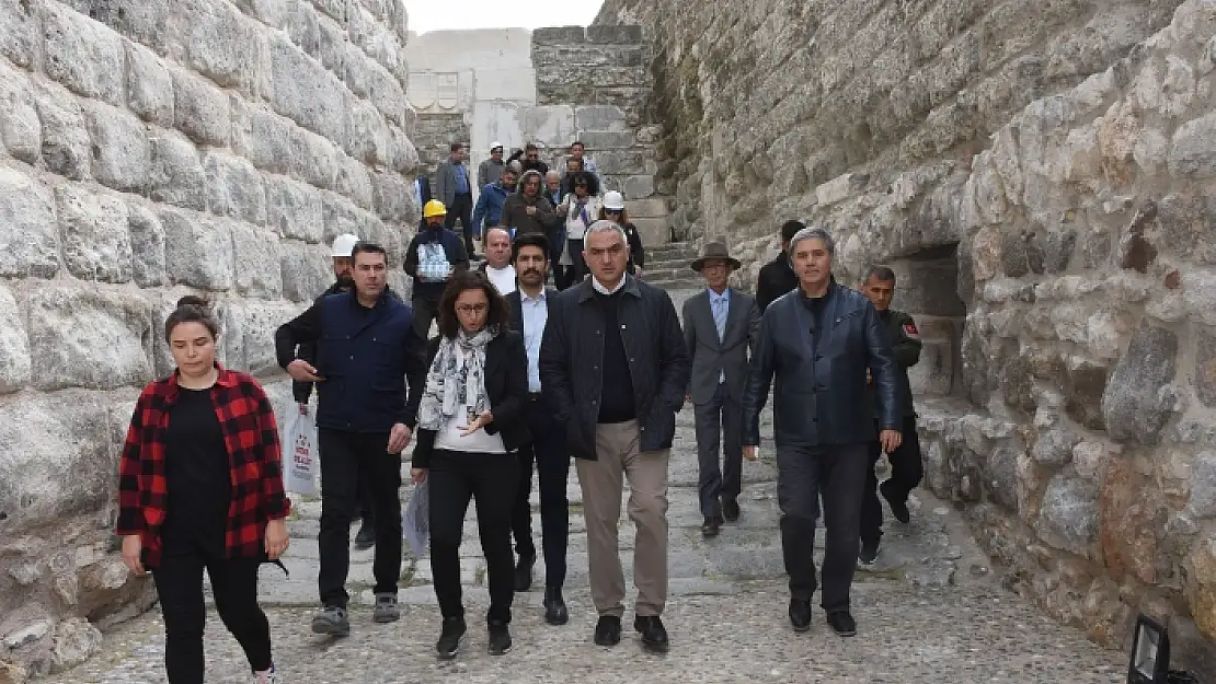 Kültür ve Turizm Bakanı Ersoy Bodrum Kalesi'ni İnceledi