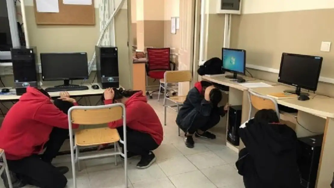 Milas'taki Okullarda Deprem Tatbikatı Yapıldı