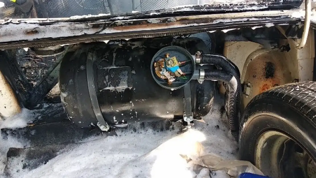 Muğla'da Seyir Halindeki Otomobil Yandı