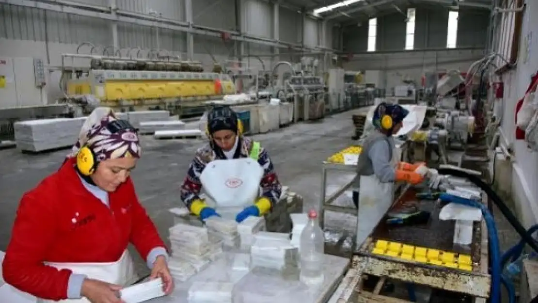 Muğlalı Kadınlar Ekmeğini Mermerden Çıkarıyor