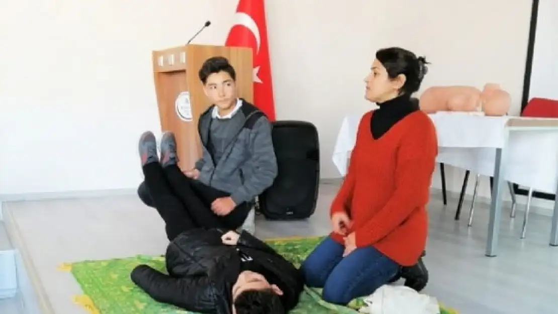 Öğrencilere İlk Yardım Eğitimi Verildi