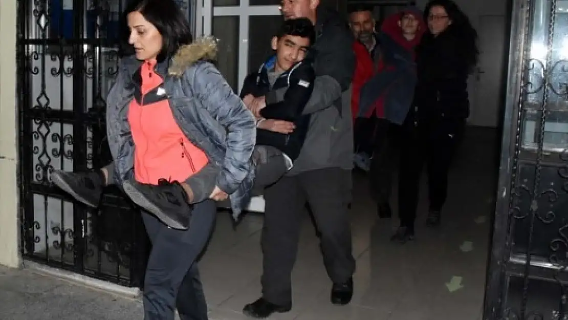 Okul Pansiyonunda Gece Deprem Tatbikatı