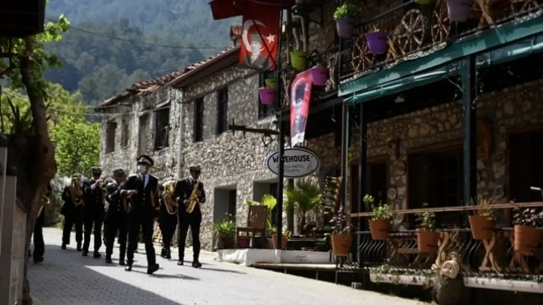 Fethiye Belediyesi Bando Takımından 23 Nisan Konseri