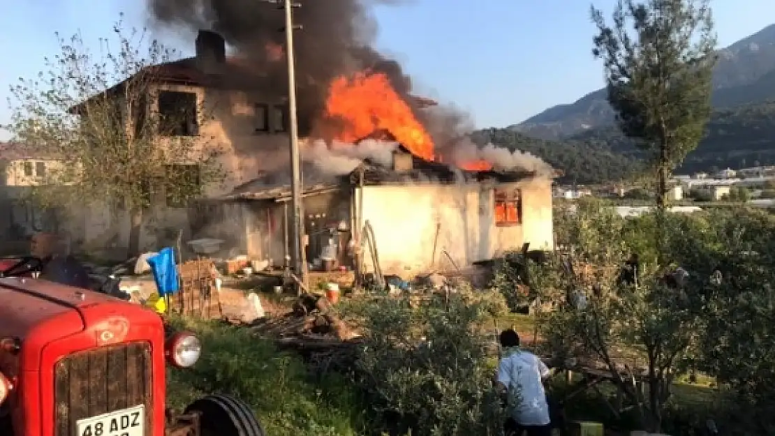 Fethiye'de Tek Katlı Evde Çıkan Yangın Korkuttu