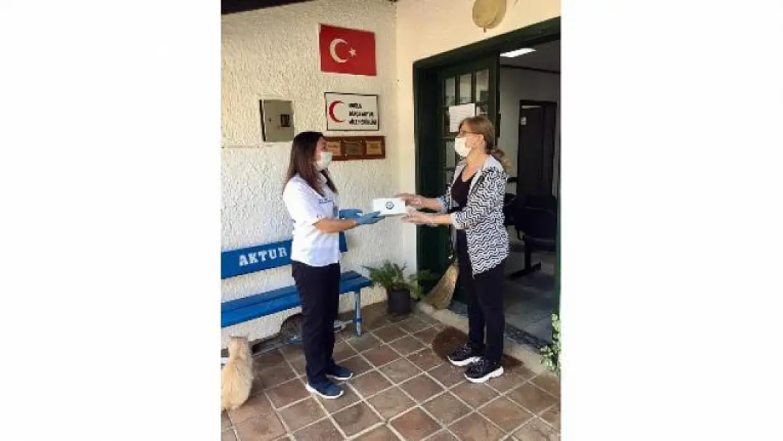 Klinik Sahibi Doktorlara 5 Bin Adet Maske Dağıtıldı