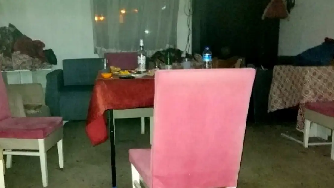 Menteşe'de Açık Kahvehaneye Baskın