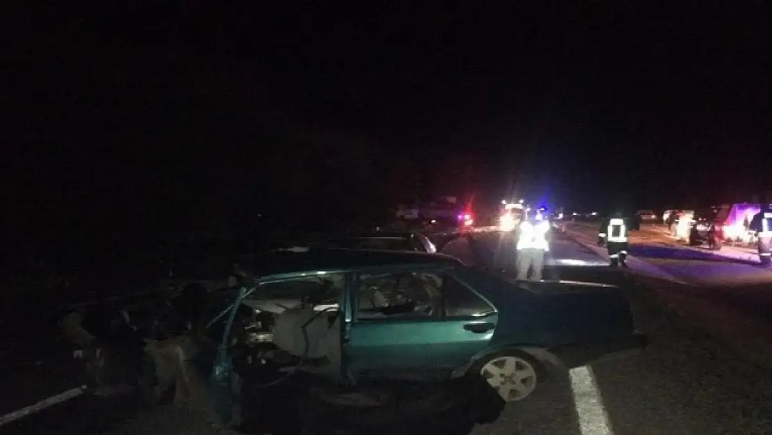 Muğla'da 2 Otomobil ve Traktör Çarpıştı: 1 Ölü 4 Yaralı