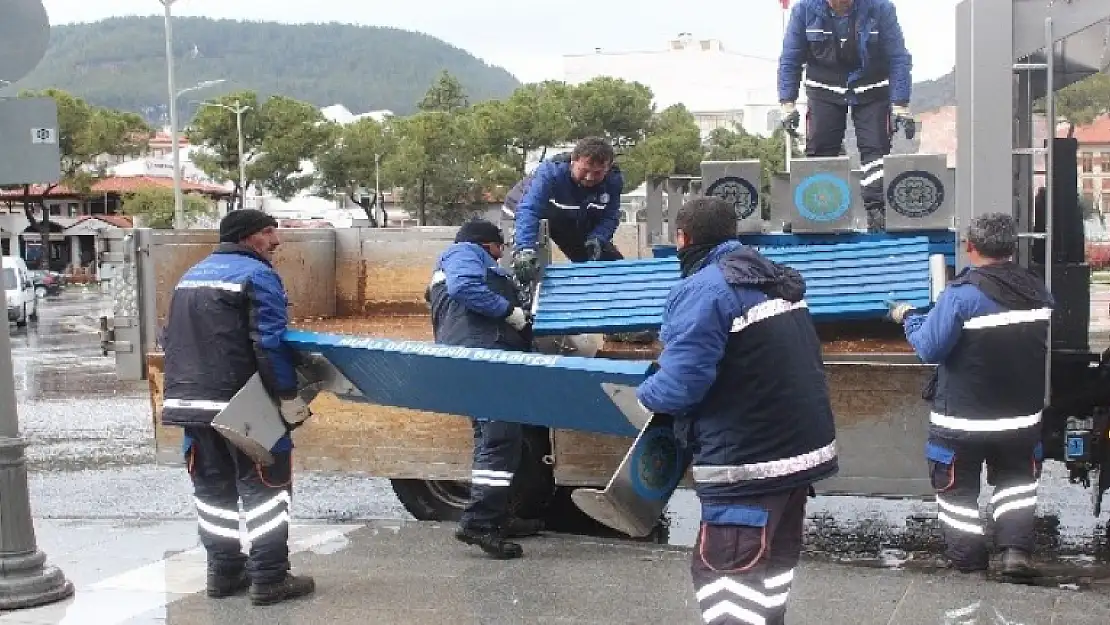 Muğla'da Oturma Bankları Kaldırılıyor