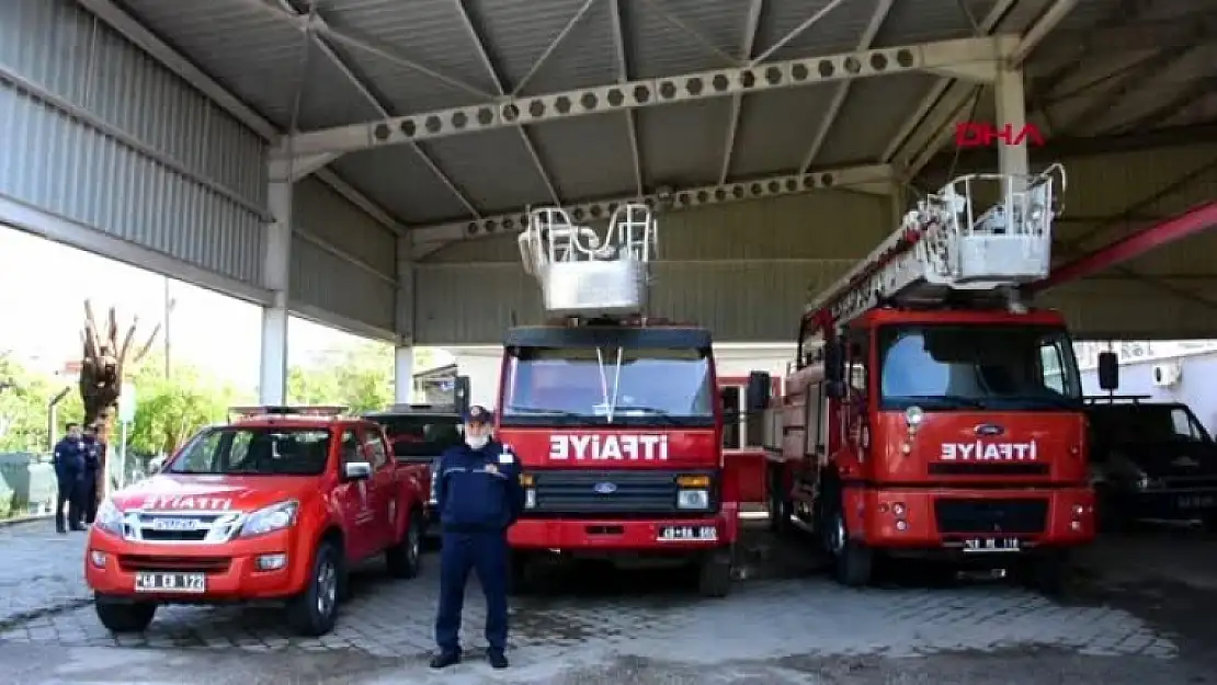 Ortaca'da İtfaiye Eri Kurtardığı Köpeklerle Bir Araya Geldi