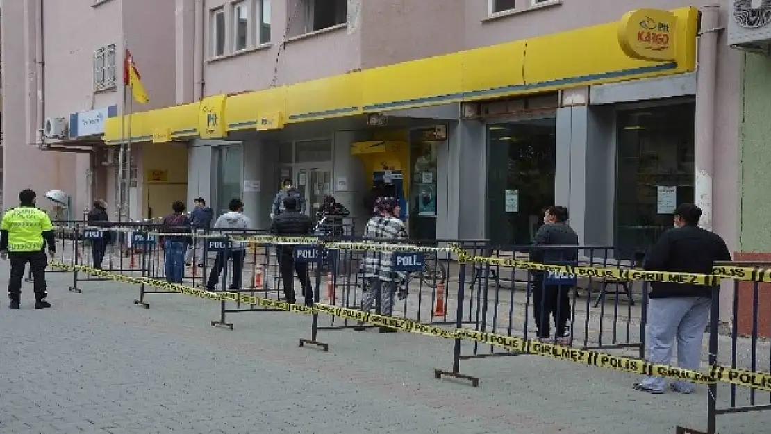 Ortaca'da Polis 'Sosyal Mesafe' için Bariyer Kurdu