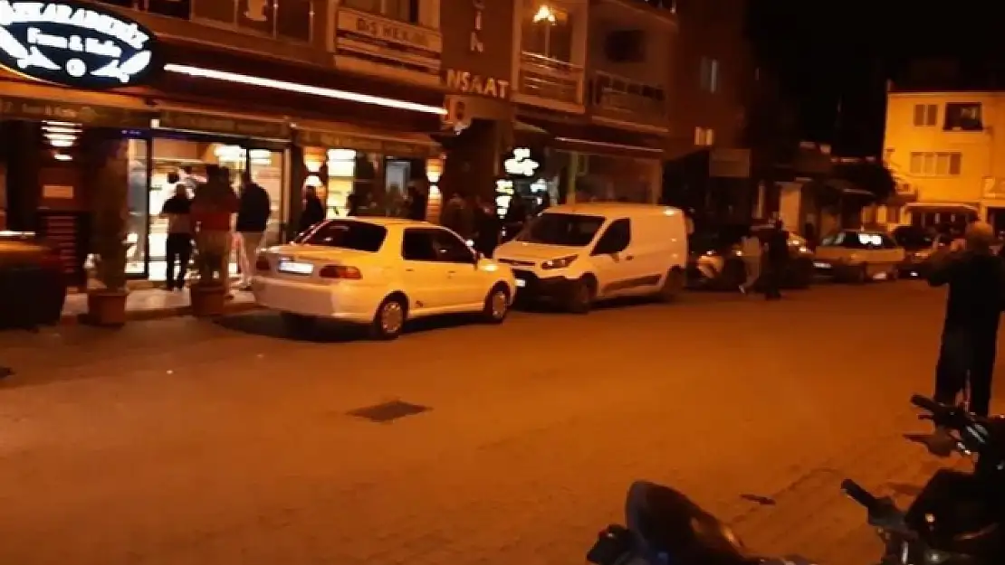 Sokağa Çıkma Yasağını Duyan Vatandaşlar Marketlere Akın Etti!