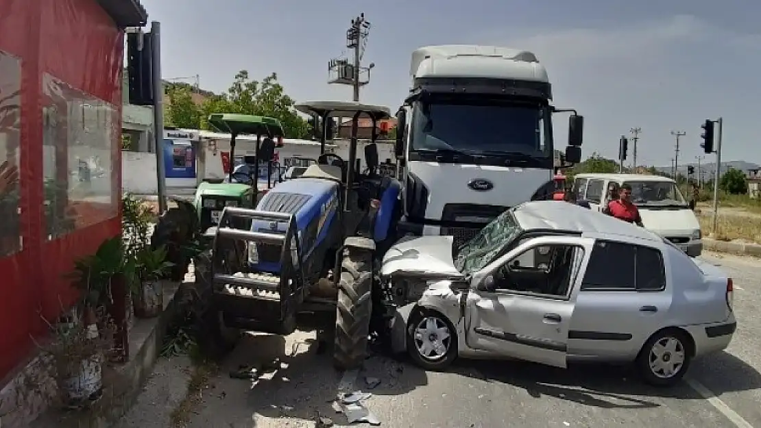 Bafa'da Zincirleme Trafik Kazası: 2 Yaralı