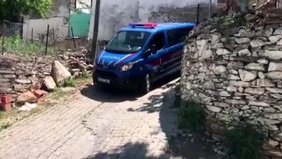 Feriştah Nineyi, Annesinin Mezarını Ziyarete Jandarma Götürdü