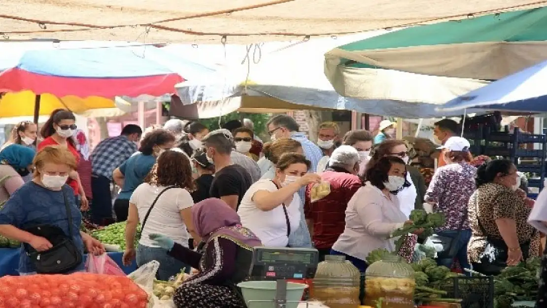Menteşe Halk Pazarında Sosyal Mesafe Hiçe Sayıldı