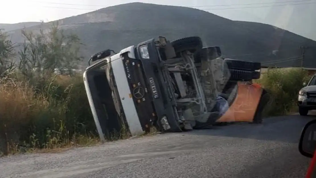 Milas'ta, Kontrolden Çıkan Beton Mikseri Kaza Yaptı