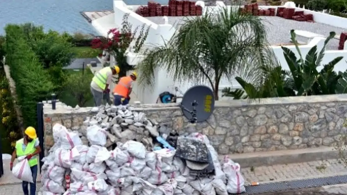 Özdil'in Bodrum'daki Villasında Kaçak Eklentilerin Yıkımı Sürüyor