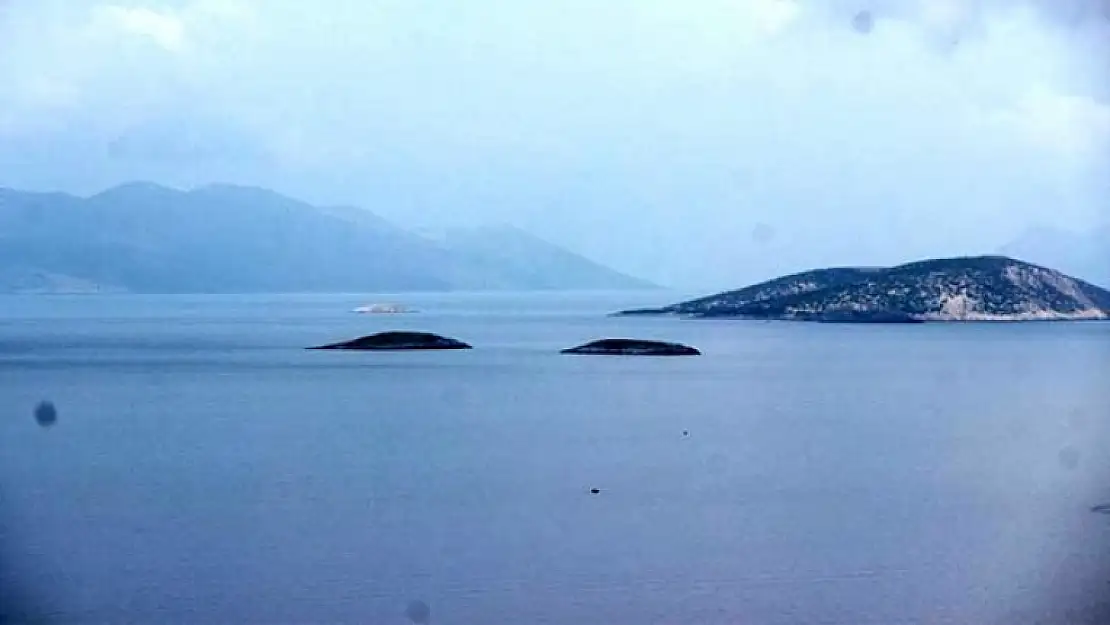Yunanistan, Kardak Kayalıklarının Peşini Bıraktı