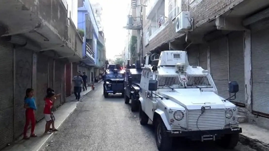 Ekmek Almak İçin Markete Giden Genç Kız Kurşunların Hedefi Oldu
