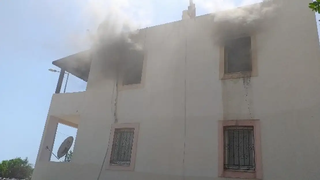 Muğla'da Yanan Evini Kurtarmak İsteyen Kişi Dumandan Zehirlendi!