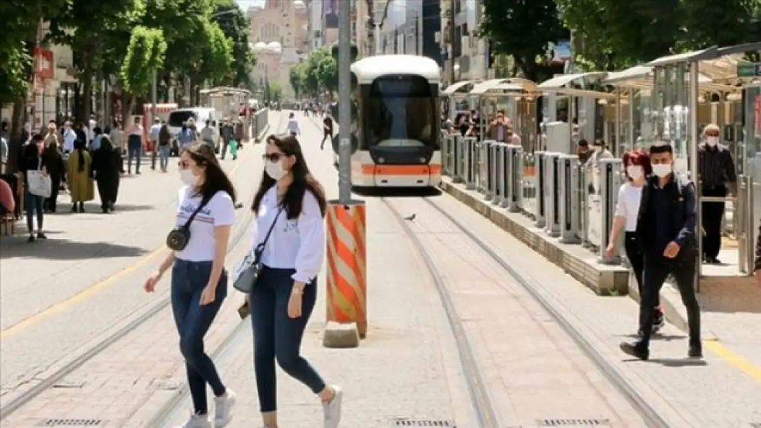 Normalleşme Rehaveti Pahalıya Patladı: Virüs Anadoluya Yayılıyor