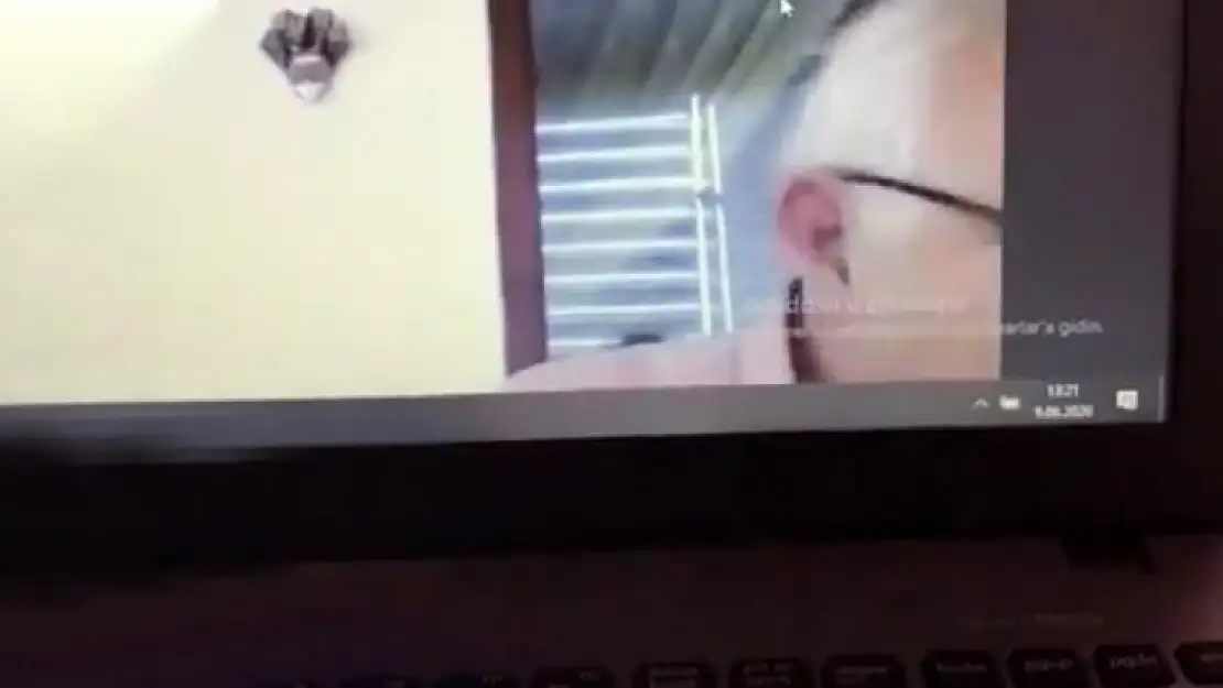 Online Sınavda Hocanın Müstehcen Film İzlediği İddiası