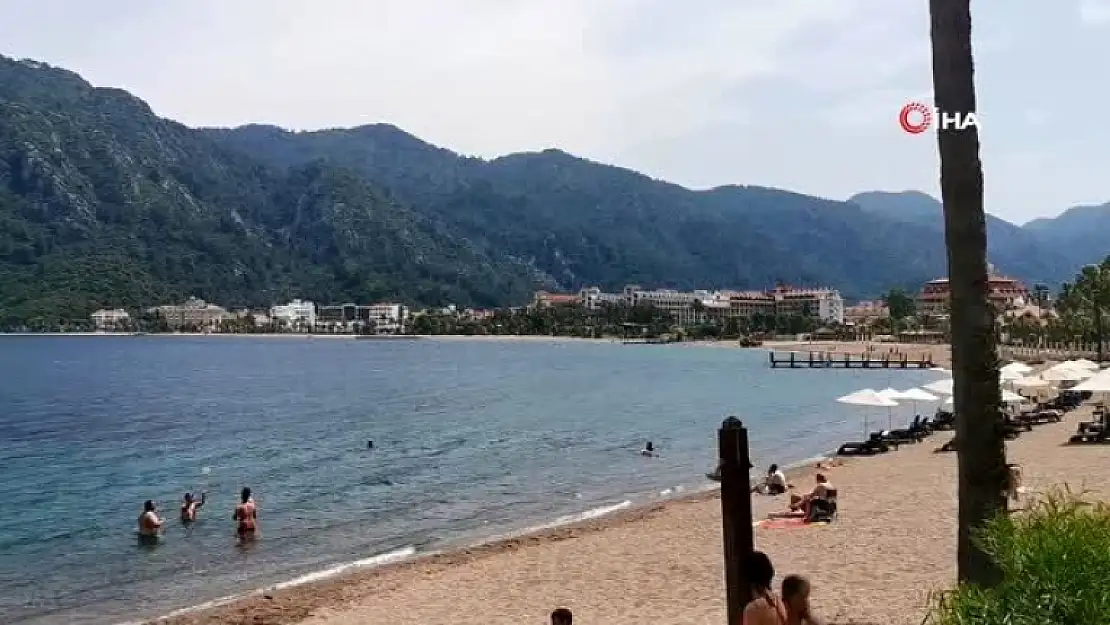 Plajlarda Sosyal Mesafe Var Ama Maske İhmal Ediliyor