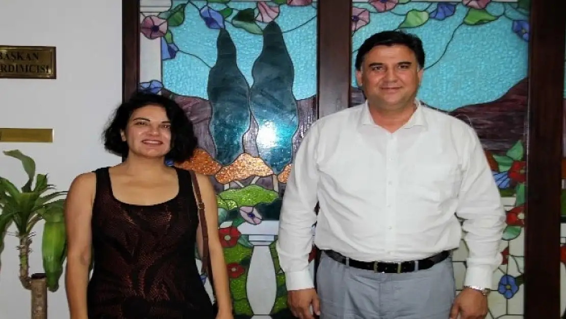 Sanatçı Göksel Başkan Karaca'yı Ziyaret Etti