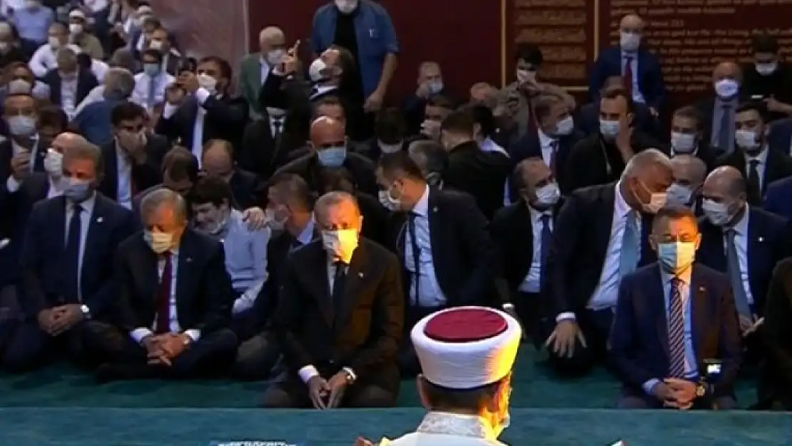 Ayasofya'da Saflar Tutulmaya Başlandı!