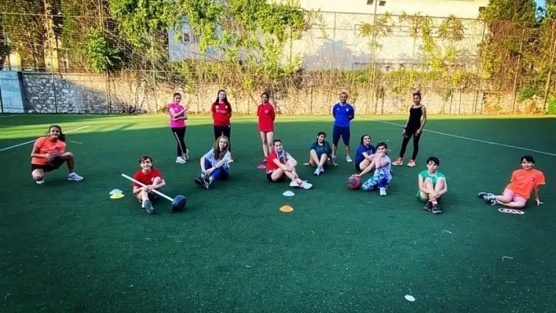 Ege Yıldızları Hokey Takımları Sahalarda