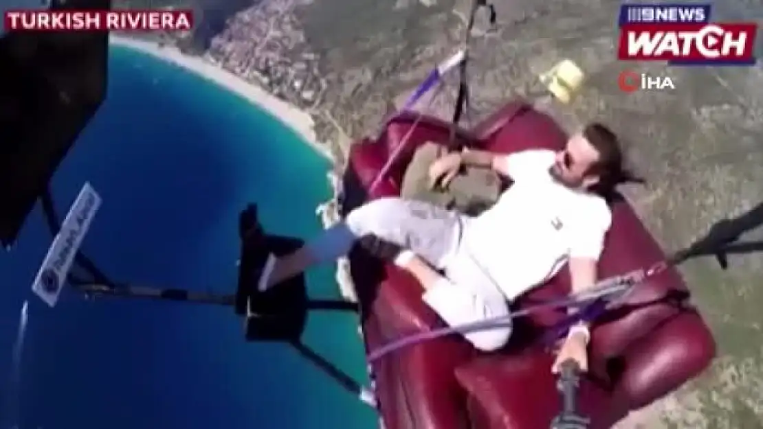 Fethiye'de Havada Televizyon İzleyen Paraşütçü Dünya Basınında