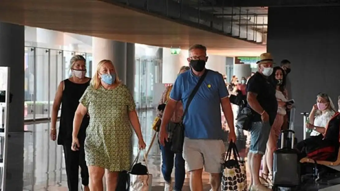 İngiliz Turistler İçin Güvenli Tatilin Adresi Türkiye Oldu
