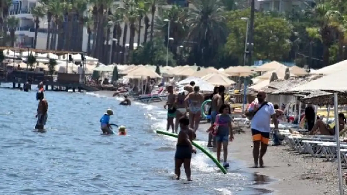 Marmaris'te Tatilciler Plajları Doldurdu