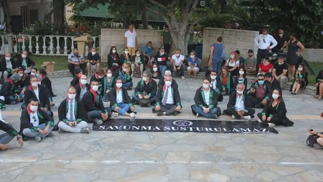 Muğla Barosu Avukaları 'Çoklu Baroya Hayır' Eylemi Yaptı!