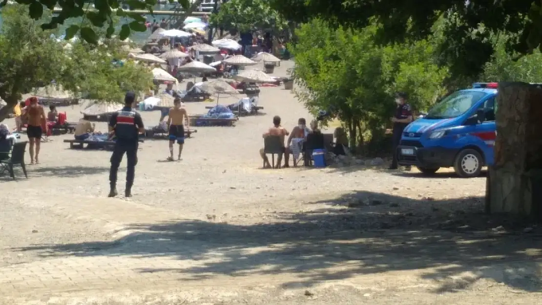 Sarsala Plajı'nda Jandarmanın Maske Denetimleri Sıklaştı!