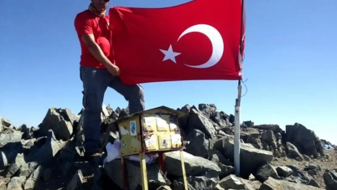 30 Ağustos'u 3 Bin 70 Metrede Kutlayacaklar