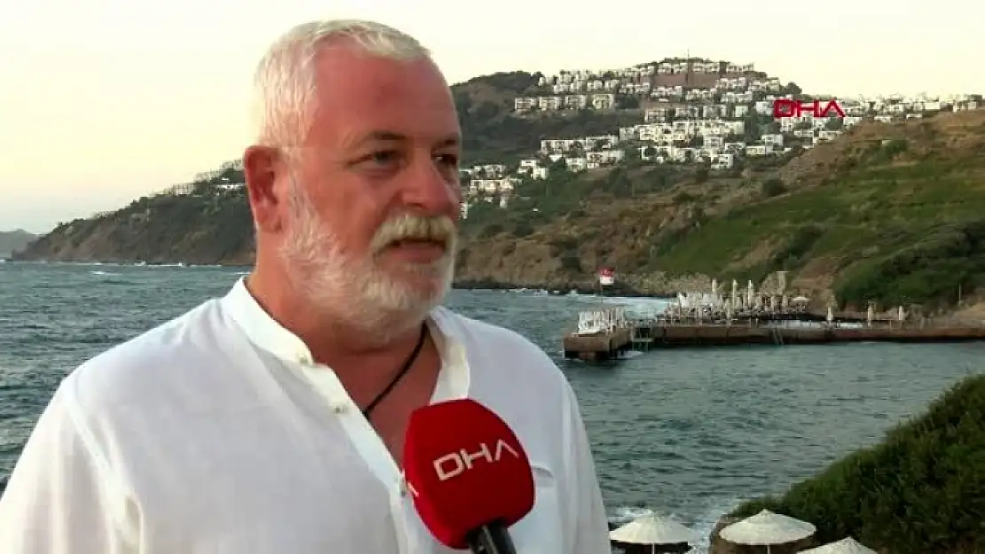 Bodrum'da Deniz Dibine 'Kumlar Kaçmasın' Diye Kaçak Duvar Örmüşler