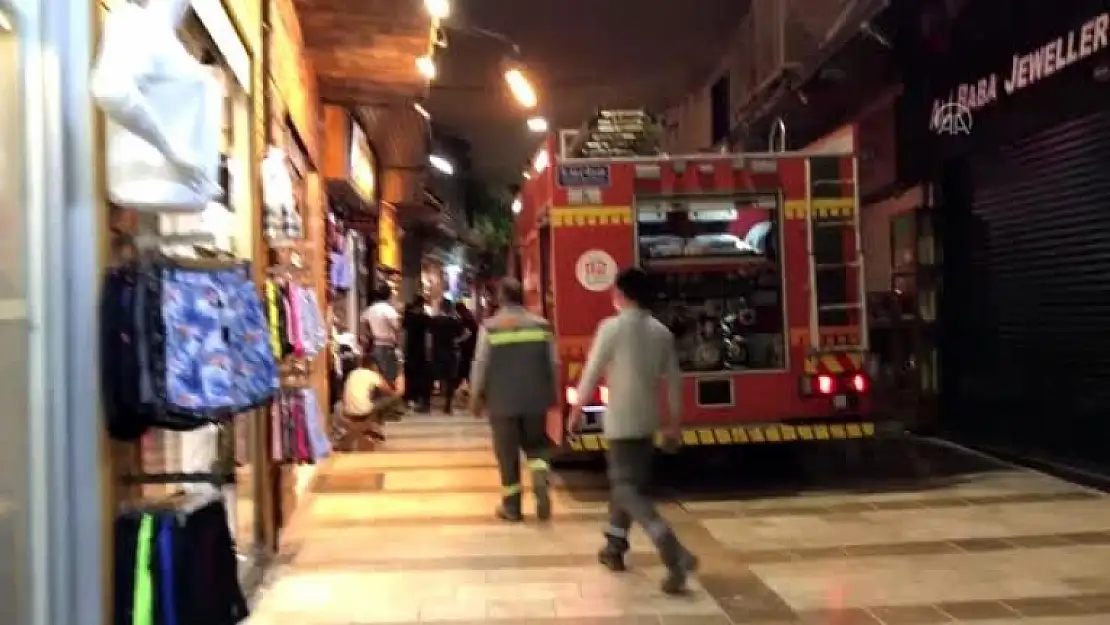 Bodrum'da Mağazada Çıkan Yangın Söndürüldü