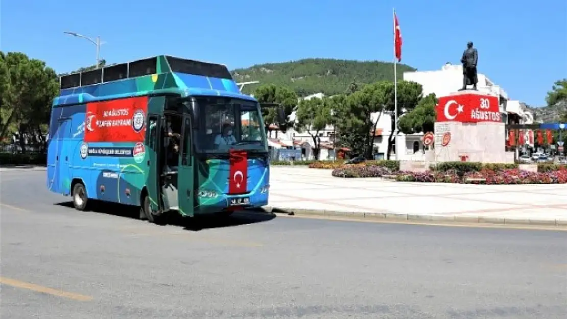 Büyükşehir 30 Ağustos'u Müzikli Araçlarla Kutladı