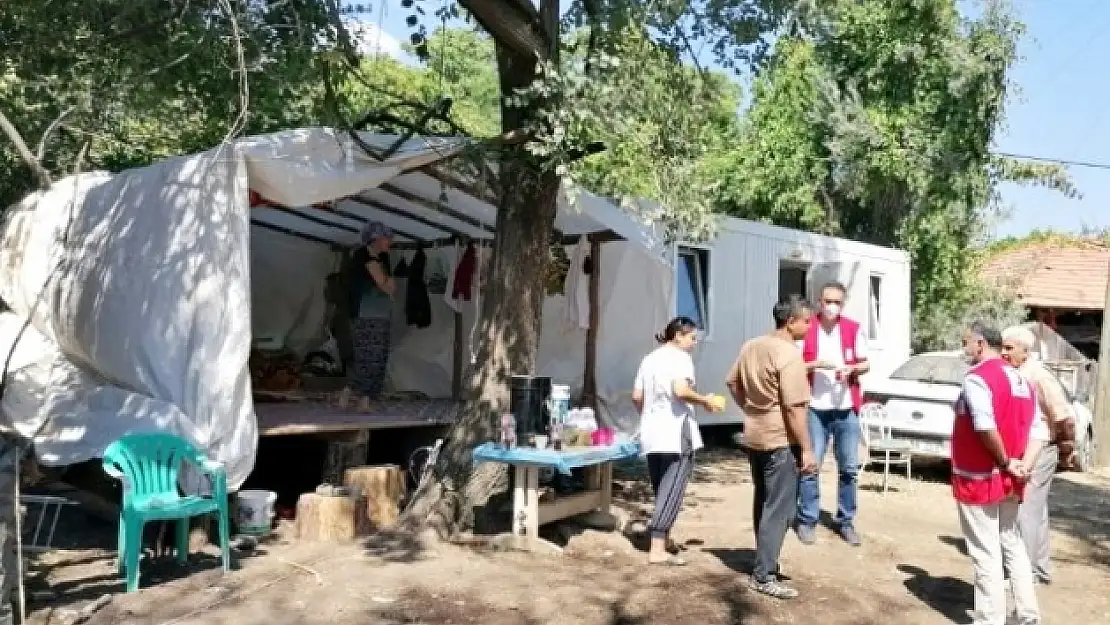 Menteşe'de Evi Yanan Aileye Kızılay'dan Yardım Eli