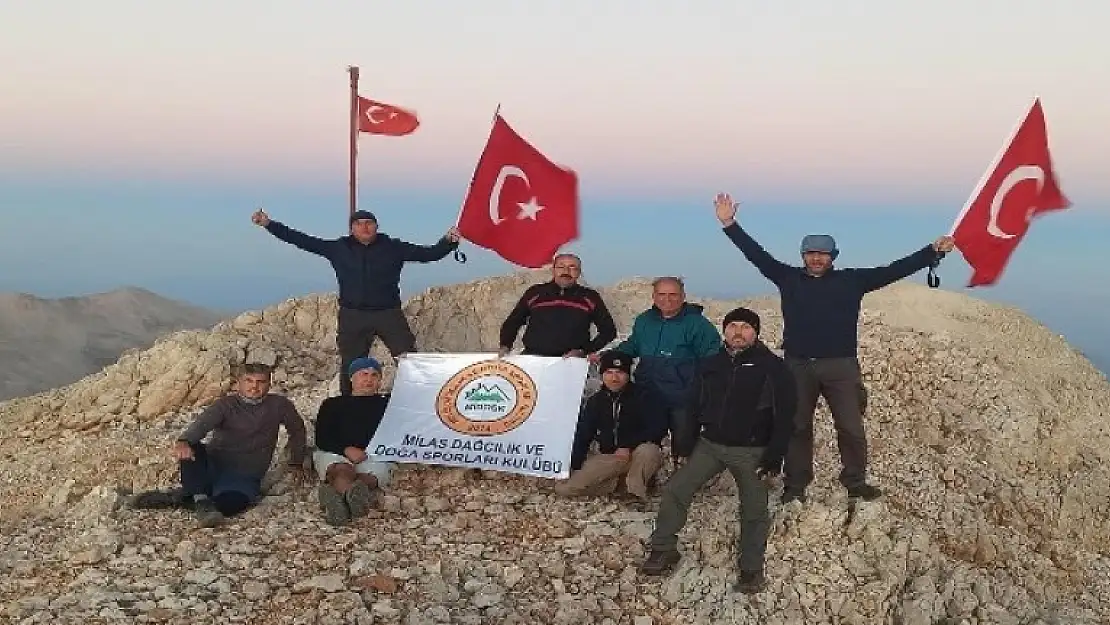 Milaslı Dağcılar 30 Ağustos'u 3 Bin 70 Metrede Kutladılar