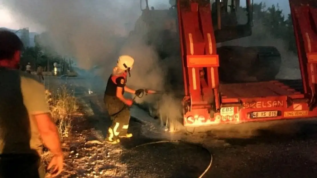 Muğla'da Hareket Halindeki Tır Alev Aldı