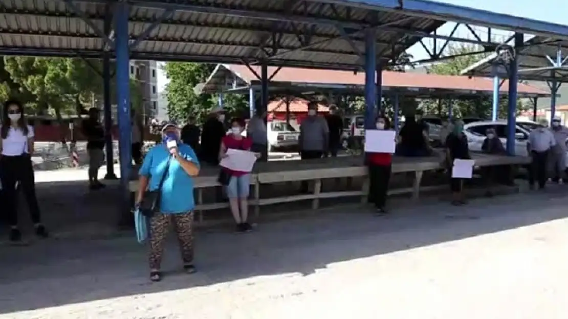 Muğla'da Kapatılan Pazar Yerinin Başka Yere Taşınmasına Tepki