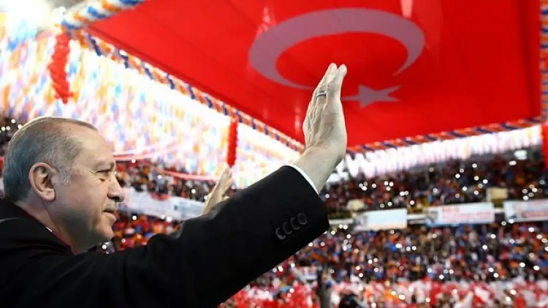 AK Parti'de İl ve İlçe Başkanlarının Yüzde 65'i Değişiyor