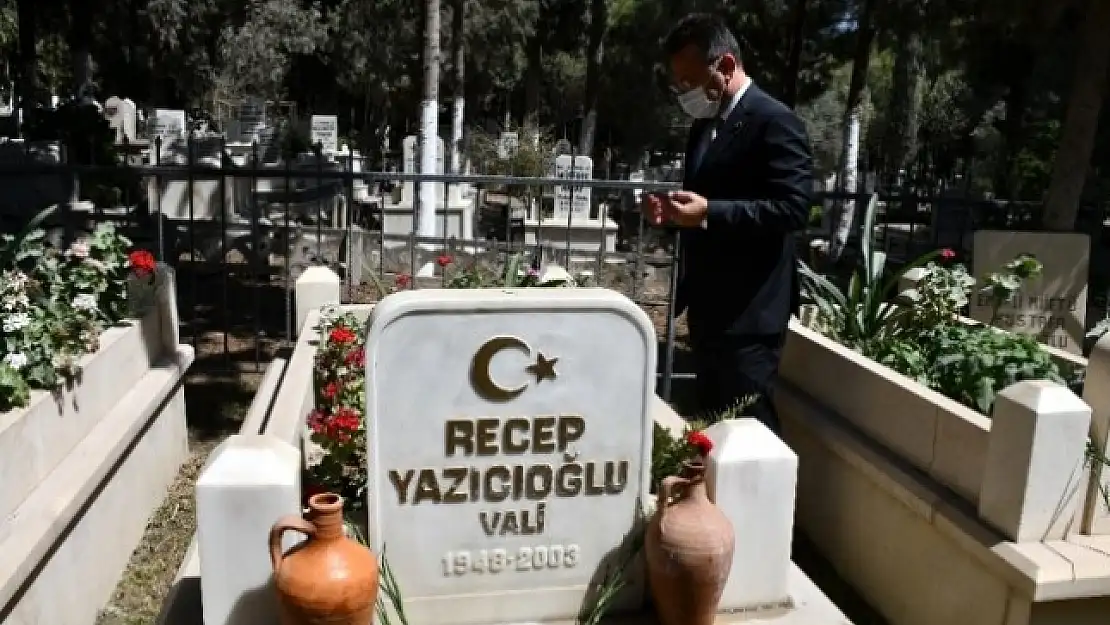 Aydın Valisi Aksoy Merhum Vali Yazıcıoğlu'nun Mezarını Ziyaret Etti
