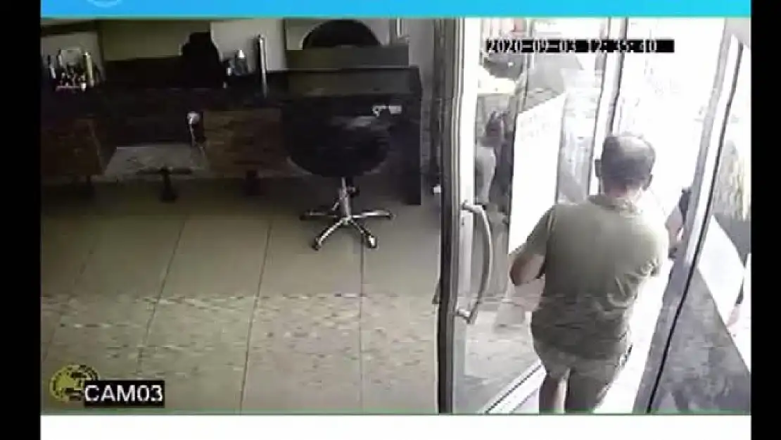 Bodrum'da Kontrolden Çıkan Otomobil İş Yerine Girdi