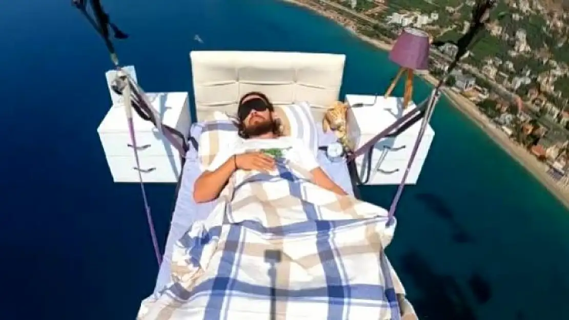 Fethiye'de Koltukla Uçan Pilot Bu Sefer Yatak Keyfi Yaptı