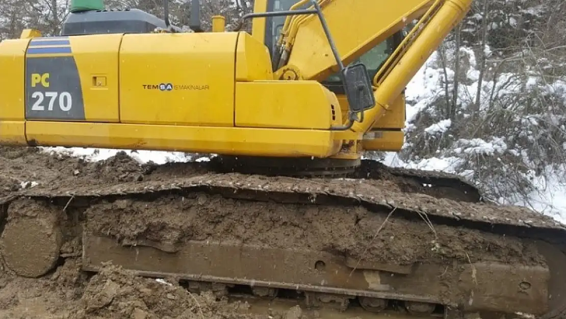 İş Makinesiyle Kaçak Kazı Yaparken Yakalandılar