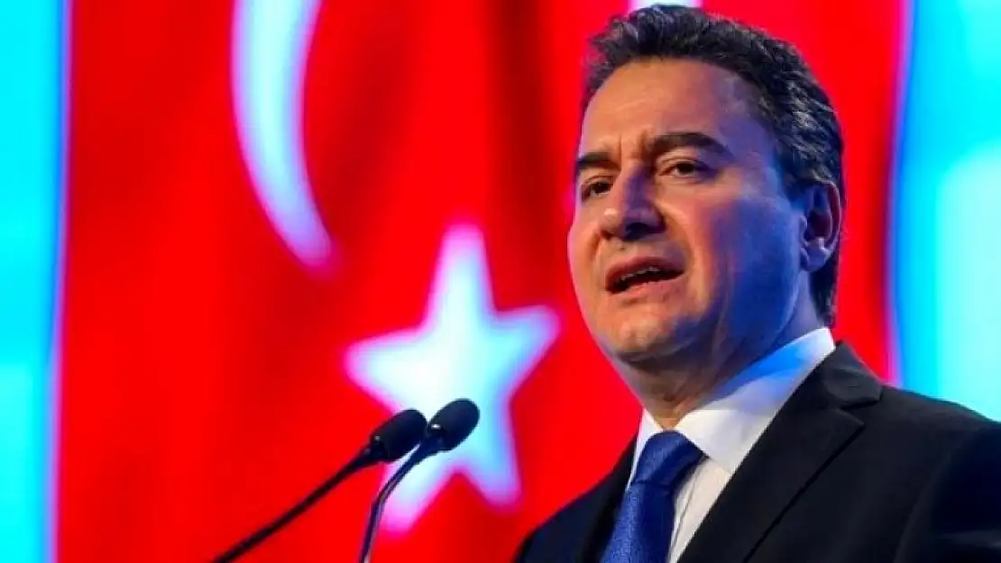 Koronavirüse Yakalanan Ali Babacan Hastaneye Kaldırıldı