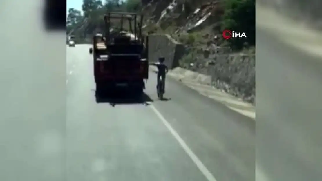 Köyceğiz-Ortaca Karayolunda Bisikletlinin Tehlikeli Yolculuğu!